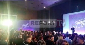 VIDEO/ Kritikat e Ben Blushit ndaj Edi Ramës, ja si reaguan pjesëmarrësit në sallë