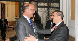 Italia e frikësuar nga emigrantët, ofron ndihmë për qendra pritje në Shqipëri