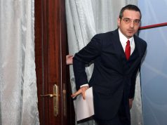 VIDEO/ Saimir Tahiri mbledh të rinj për ndeshje të liqeni i Kasharit por shikoni cfarë u ndodh