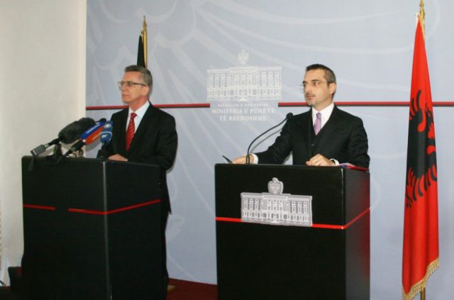 saimir_tahiri_thomas_de_maiziere_12673.jpg