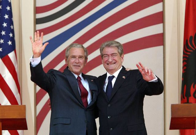 sali_berisha_george_bush_21436.jpg