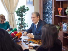 Berisha bashkëbisedon me gazetarët: Rama shndërroi dramën e tij psikike në dramë kombëtare. Shqiptarë mos ikni!