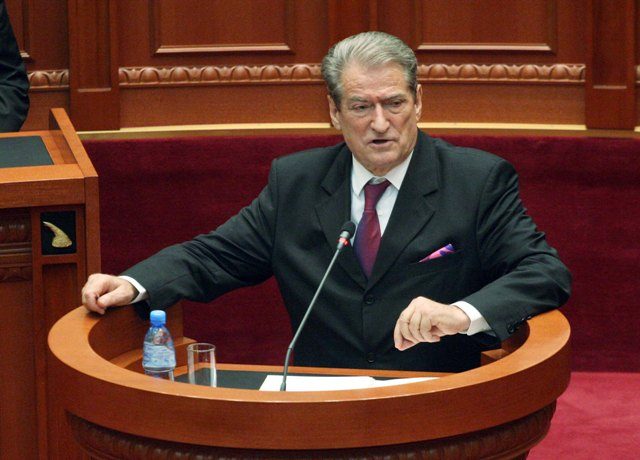 sali_berisha_ne_parlament_9366.jpg