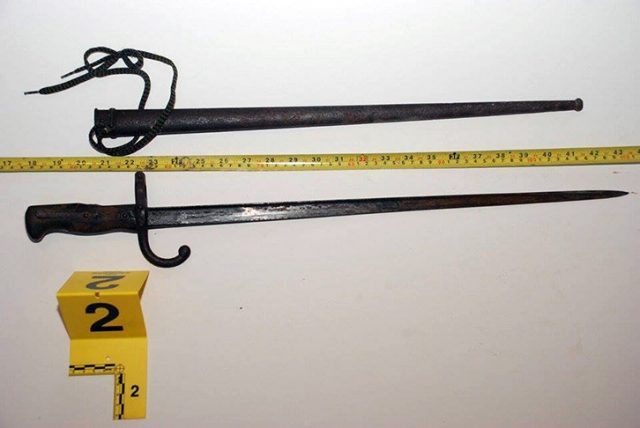 FOTO/ Vodhi shpatën e shekullit 18 në Greqi, arrestohet 35 vjeçari në Belsh