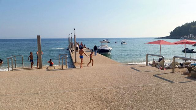 Policia: Fajin për vdekjen e turistit rus e ka bashkia e Himarës