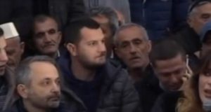 VIDEO/ Dy gazetarë kundër kryeministrit e në mbështetje të protestës