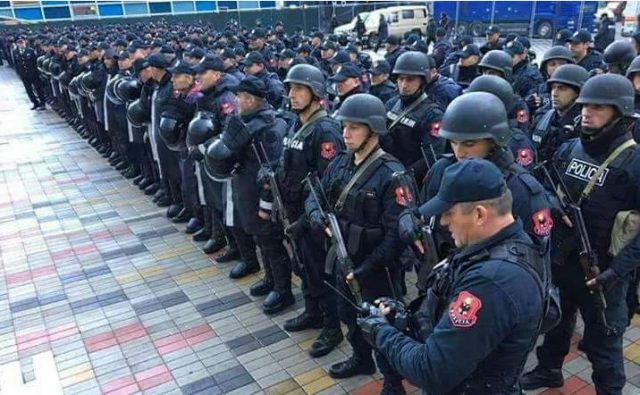 stadiumi_elbasan_policia_ne_rresht_masive_36932.jpg