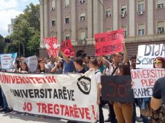 Sot drafti i arsimit të lartë për miratim në qeveri, studentë e pedagogë kundër, protestojnë