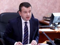 Taulant Balla i kompleksuar nga Grida Duma