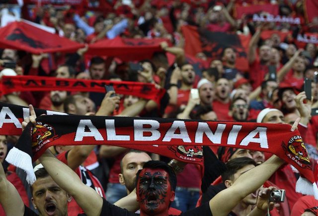 tifozet_shqiptare_copy_1_28437.jpg