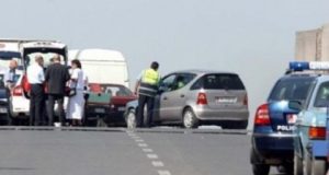 Përplaset për vdekje këmbësori në autostradën Durrës-Tiranë, tentoi të kalojë rrugën