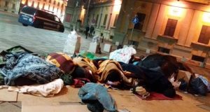 Zharrëza nënshtron qeverinë