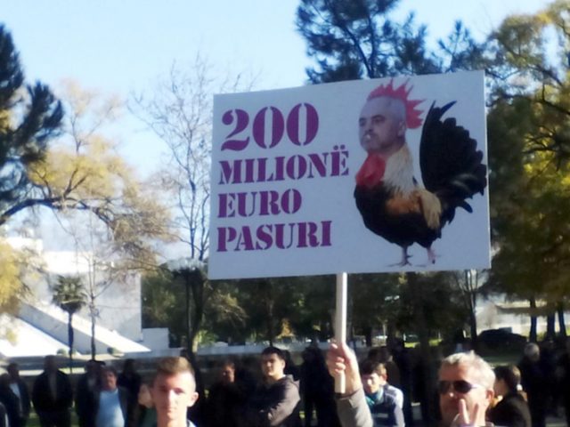 tirane_protesta_8_dhjetor_2015_pankarta_14687.jpg