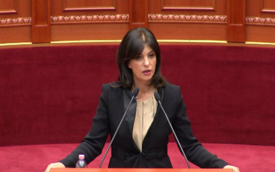 VIDEO/Rrëfimi i Jozefina Topalli: Konkurova me djalin e Ramiz Alisë por prapë më lanë pa shkollë