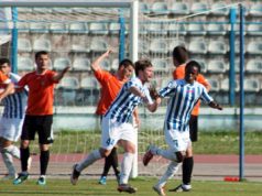 Tirana fiton 1-0 ndaj Laçit në dy minutat e fundit dhe ngjitet në vendin e dytë