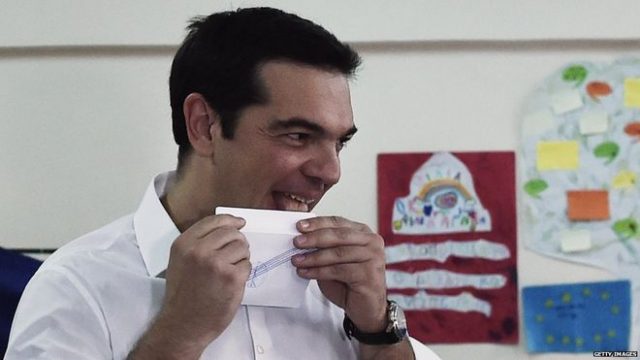 tsipras_duke_mbyllyr_zarfin_6078.jpg