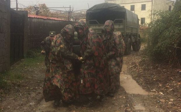 LAJMI I FUNDIT/Ushtarë në Kombinat për të shpëtuar banorët nga rrëshqitjet e dheut