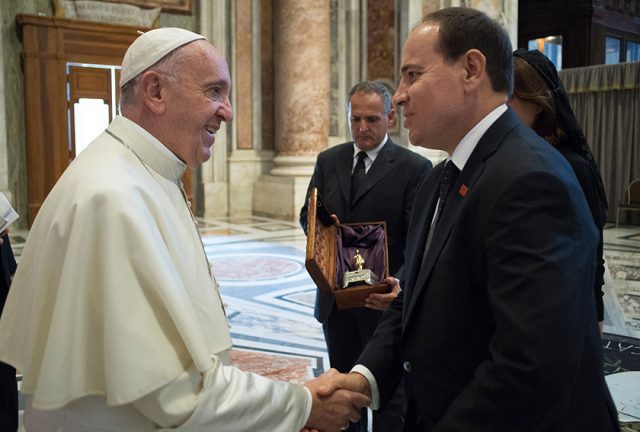 vatikan_nishani_papa_francesku_35597.jpg