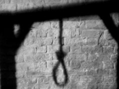 Lezhë, burri var veten në depon e shtëpisë