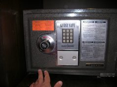 Durrës, vjen turist, largohet i pasur, kosovari vjedh kasafortën e hotelit