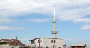 Në Shqipëri, jashtë kontrollit 10 xhami