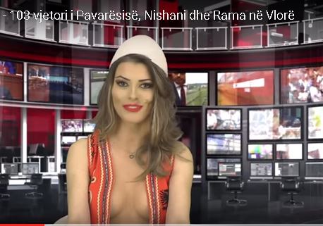 VIDEO/“Zjarr Tv” për 28 nëntorin, spikerja me kostum tradicional dhe gjoksin zbuluar