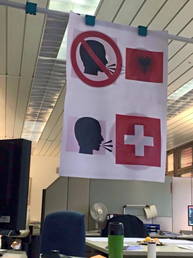 FOTO SKANDAL/ Në Zvicër shqiptarët ndalohen të flasin shqip