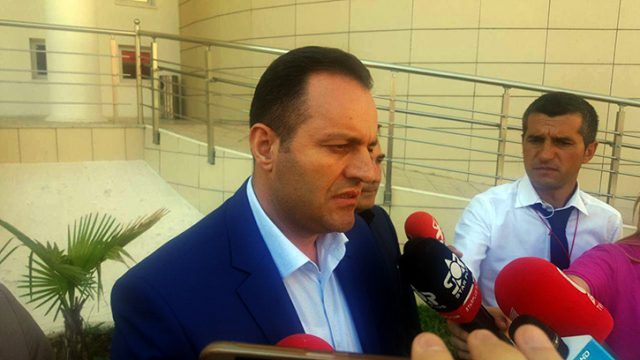 Adriatik Llalla prononcim