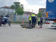 FOTO & EMRA/ Korçë, kamioni përplas motorin, plagosen rëndë dy persona