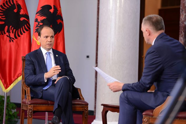 Bujar Nishani, interviste Lutfi Dervishi