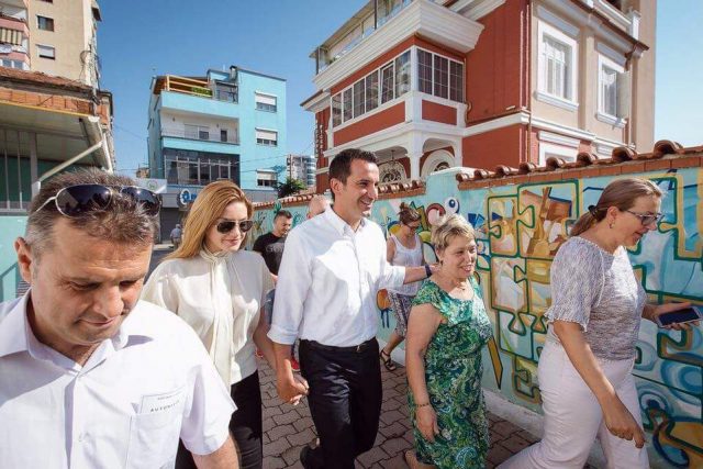 Erion Veliaj familjarisht