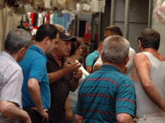 Durrës, deputeti i PD te tregu i qytetit, tregtari i tregon portofolin bosh