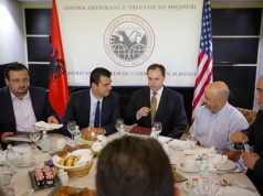 FOTO GALERI/ Basha mëngjes pune me Dhomën Amerikane të Tregtisë: Ulje taksash, nxitje investimesh, konkurrencë e ndershme