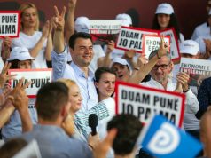 Basha sulmon ashpër LSI-në: Skllavëruat njerëzit me tesera partie