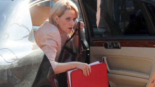 Mimi Kodheli zbret nga makina