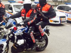 Tiranë, shoferi dibran ju përplas motorin, aksidenton dy policë