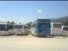 VIDEO & FOTO GALERI/ Edi Rama “pushton” Tropojën me mitingashës të dërguar me autobusë