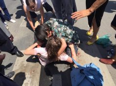 FOTO/ Elbasan, motorri përplas tmerrshëm nxënësen, ecte me shpejtësi ekstreme