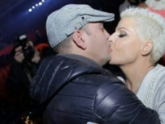 FOTO/ Kapet “mat” këngëtarja shqiptare, me dashnorin në publik