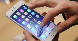 ALARMI/ Mjekët zbulojnë një sëmundje të re që po përhapin celularët