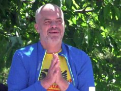 Komentuesi: Po i hipnotizon njerëzit, ua bën mendjen p*rdhë. Reagon Rama