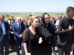 FOTO/ Përcillet për në banesën e fundit deputeti i LSI Gjovalin Kadeli