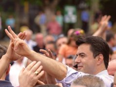 Basha entuziasmon Lushnjën: Çfarë votojmë të dielën, palmat dhe pushtetin e Ramës, apo uljen e taksave dhe çmimeve të energjisë e naftës