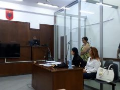 Ushtroi dhunë ndaj fëmijëve, Prokuroria kërkon arrest me burg për nënën amerikane