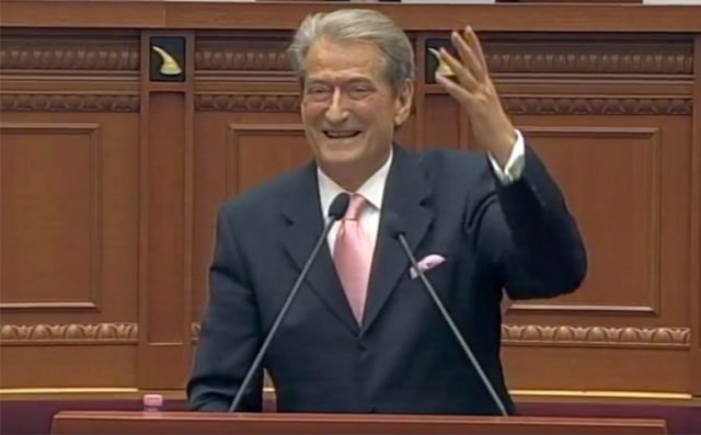 sali_berisha_kuvend_copy_2_47001.jpg