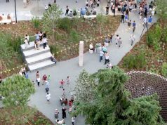 VIDEO/ Kryeministri Rama në hyrje të sheshit, ja pse qeshin me të madhe e shoqja Linda dhe Veliaj