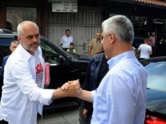 Rama e Thaçi takim të papritur në Gjakovë