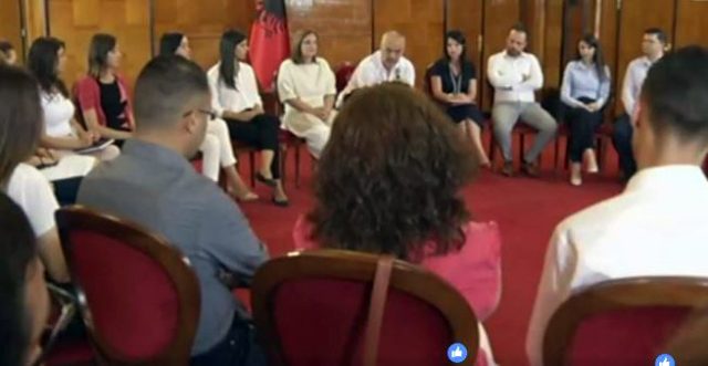 Edi rama me 50 spiunet