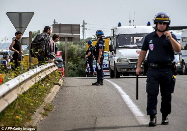 Policia franceze, emigrant