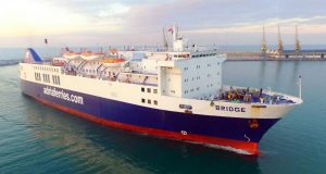 Pas defektit disa orësh në det, trageti i linjës Ancona – Durrës mbërrin në breg